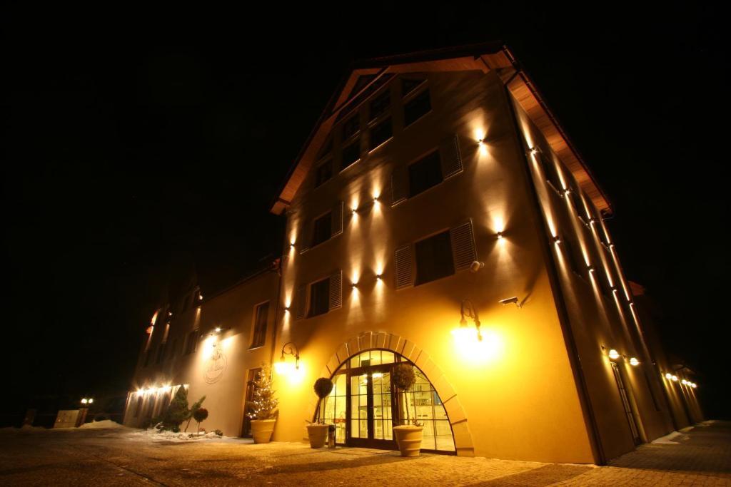 Villa Estera - Hotel&Restauracja Michałowice Exterior foto