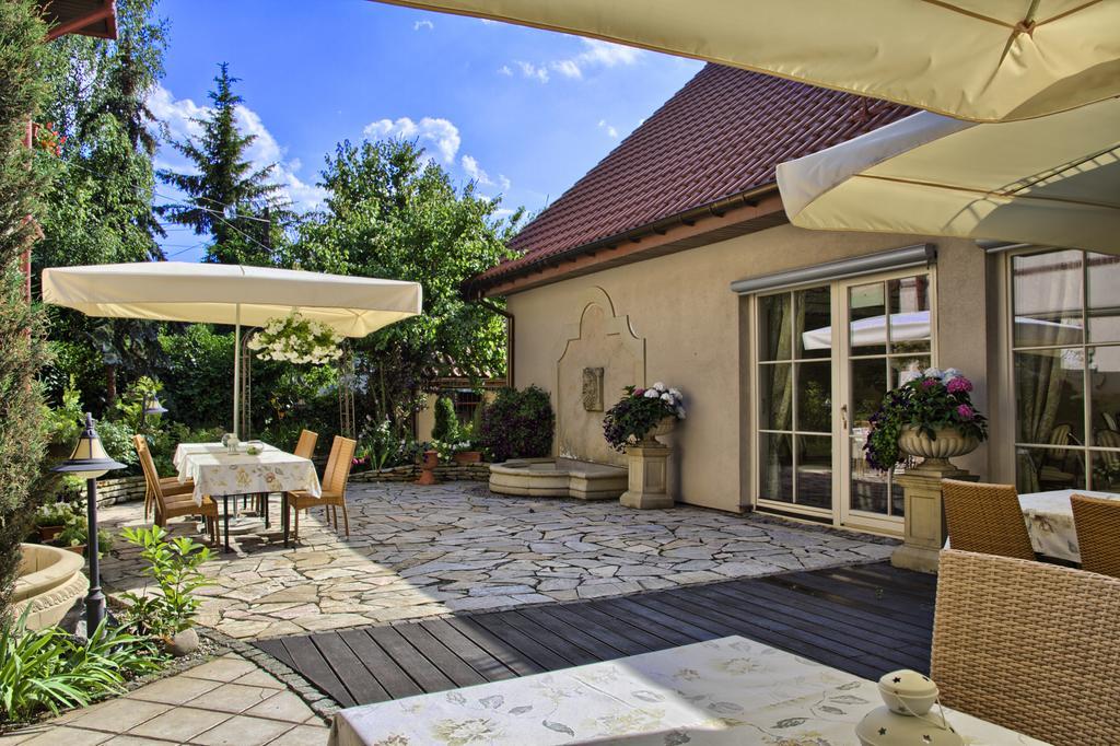 Villa Estera - Hotel&Restauracja Michałowice Exterior foto